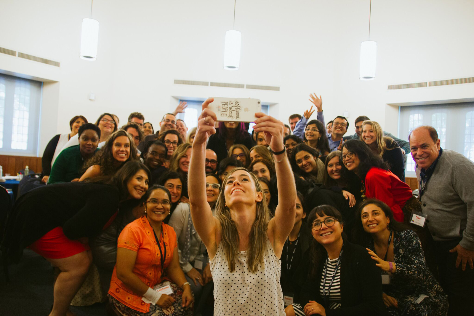 Sarah taking a selfie with a group of enthusiastic workshop attendees.